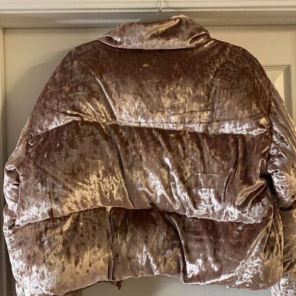 NWOT Fabletics Wander Crushed Velour Cropped Puffer Jacket Size L - Picture 10 of 10